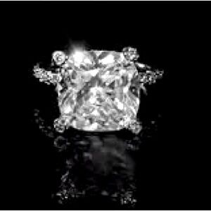 Vintage NWT’s Cubic Zirconia Statement Ring Size 7 approx 1.5 carats